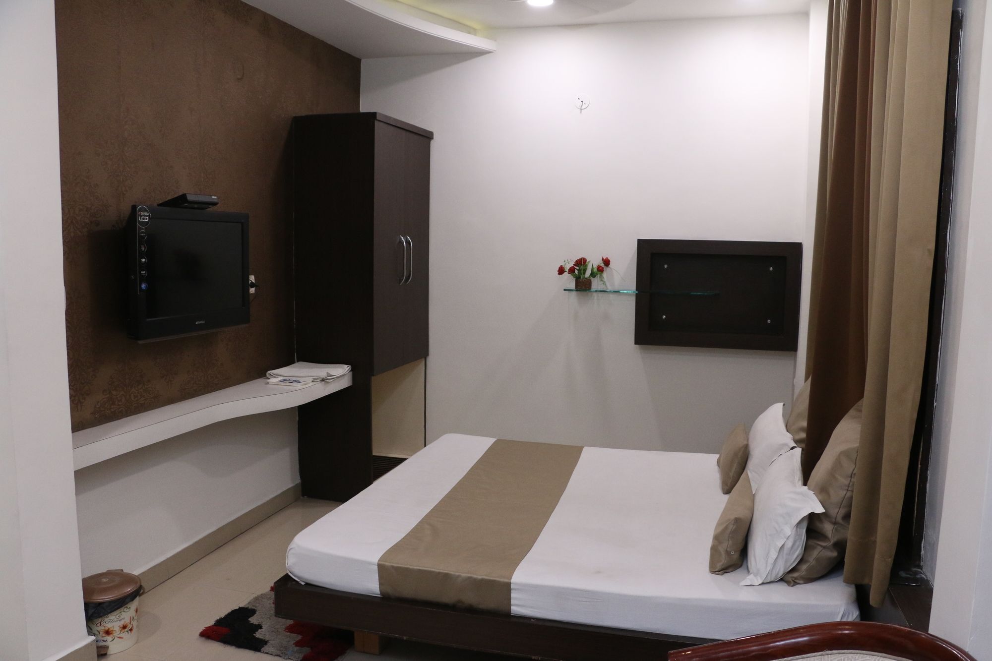 Hotel Shalimar Deluxe Bhopal Buitenkant foto